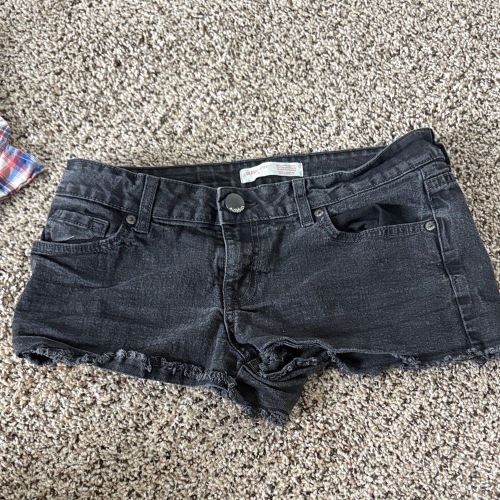 No Boundaries Black Denim Frayed Cutoff Shorts